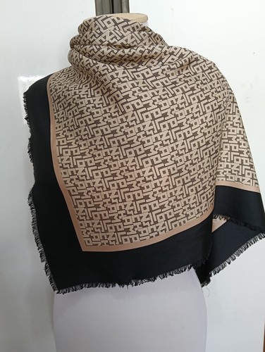 Joli foulard longchamp - joli, en